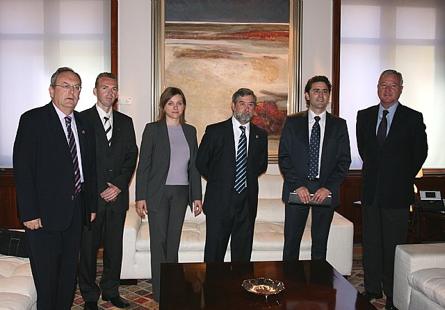 El presidente de la Comunidad recibió al decano del Colegio Oficial de Ingenieros Técnicos Industriales de la Región, José Antonio Galdón - 1, Foto 1