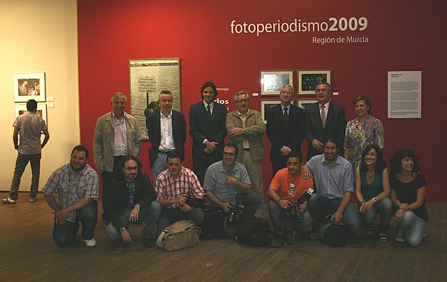 Valcárcel inaugura la muestra ´Fotoperiodismo 2009. Región de Murcia´, que reúne 54 imágenes publicadas en la prensa regional - 1, Foto 1