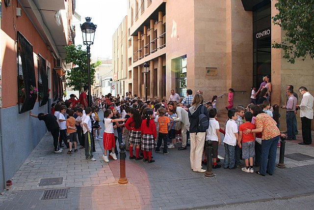 Los escolares de Alcantarilla conocen las ventajas del transporte público a través de la obra de teatro 'El autobús' - 2, Foto 2