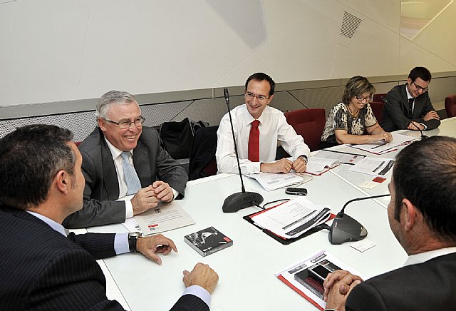 La Universidad de Murcia y el Banco Santander renuevan su colaboración - 2, Foto 2