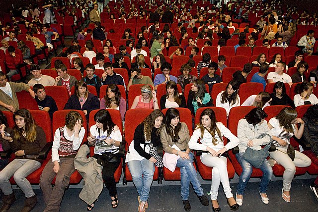 900 jóvenes arropan a César Malloquí y Kiko Amat, ganadores de los premios Madarache y Hache - 4, Foto 4