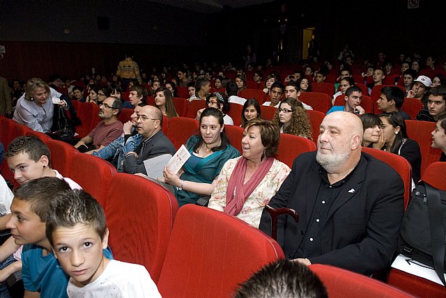 900 jóvenes arropan a César Malloquí y Kiko Amat, ganadores de los premios Madarache y Hache - 5, Foto 5