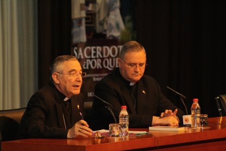 Mons. Manuel Sánchez Monge explica el papel de la familia en la evangelización en las Jornadas para sacerdotes de la diócesis de Cartagena - 2, Foto 2