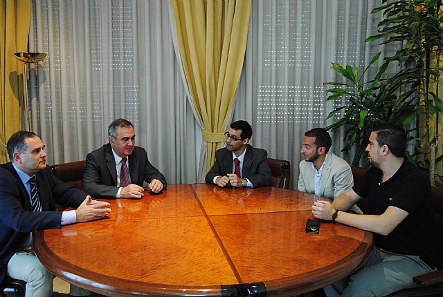 González Tovar se reunió  con una representación del Colegio de Ciencias Políticas y Sociología - 1, Foto 1