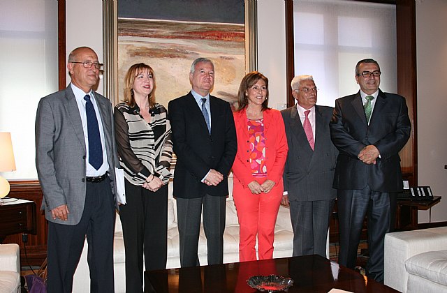 Valcárcel recibe al presidente y a la Comisión Permanente de FEAPS-Murcia - 1, Foto 1