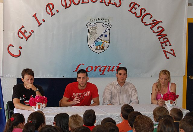 El portero de ElPozo Murcia Chico comparte sus experiencias con los escolares de Lorquí - 1, Foto 1