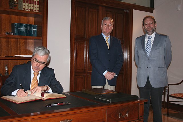 El presidente de la Comunidad, Ramón Luis Valcárcel, recibe al embajador de Portugal - 1, Foto 1