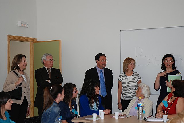 El consejero de Política Social sigue en directo el desarrollo de la II Jornada Intergeneracional entre mayores y universitarios - 1, Foto 1