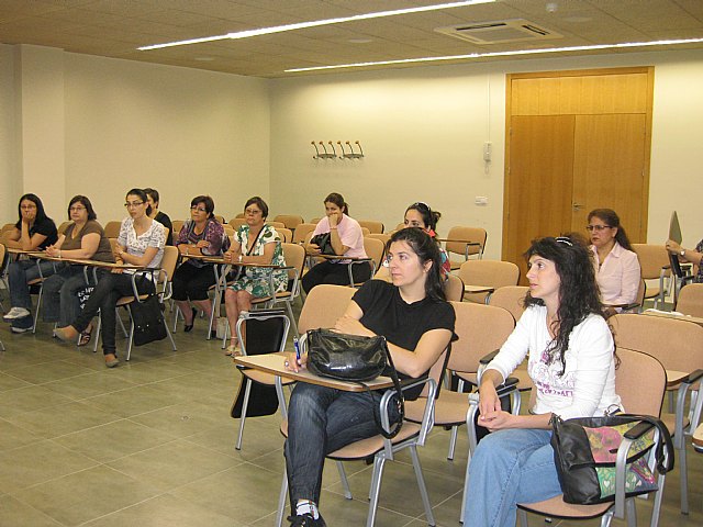 Se inaugura el curso de Formación en el Cuidado de Personas Mayores y Dependientes - 2, Foto 2