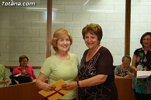Ms de 200 usuarios del Centro Municipal de Personas Mayores de la localidad reciben los diplomas - 32