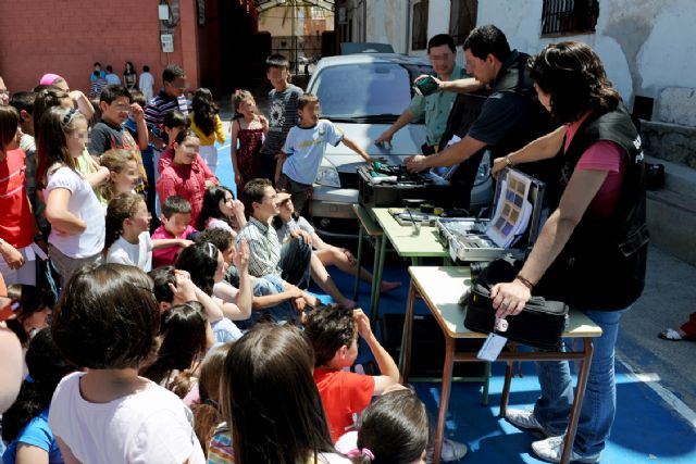 Polica y Guardia Civil ayudan a niños y jvenes a prevenir malos hbitos y mejorar la seguridad en los centros educativos - 1