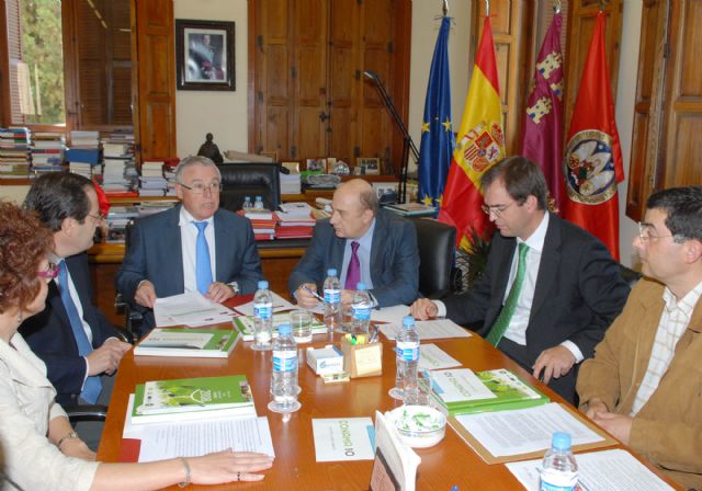 La Universidad de Murcia fomentará la participación de alumnos en el congreso nacional de medio ambiente - 2, Foto 2