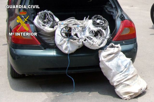 La Guardia Civil detiene a dos personas in fraganti por la sustracción de cableado eléctrico - 2, Foto 2