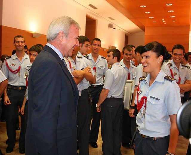 Valcárcel despide a los alumnos de la Academia General del Aire que concluyen sus estudios en la Región - 3, Foto 3