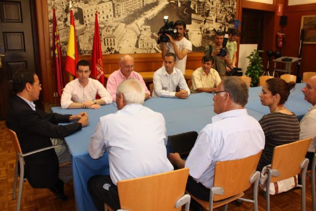 Cámara apoya la iniciativa del Consejo Local de la Juventud de premiar con el carné teórico de conducir gratis a los buenos estudiantes - 2, Foto 2