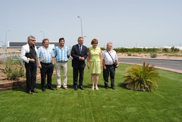 El delegado del Gobierno y la Alcaldesa inauguran los accesos al hospital del Mar Menor financiados a través del Plan E - 1, Foto 1