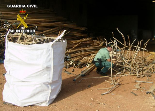 La Guardia Civil ha detenido a cinco personas in fraganti por la sustracción de material de aspersión - 3, Foto 3