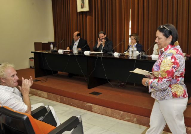 Los cenáculos de Eros, de Soledad Zurera, gana el Premio de Poesía Dionisia García con récord de participación - 3, Foto 3