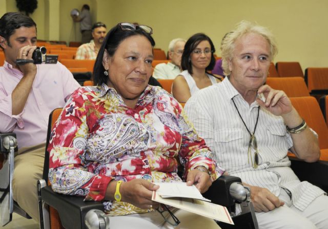 Los cenáculos de Eros, de Soledad Zurera, gana el Premio de Poesía Dionisia García con récord de participación - 4, Foto 4