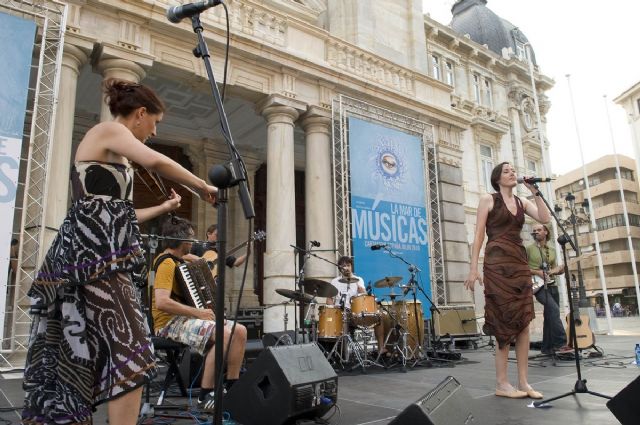 Brina presentó su música novedosa en la calle con La Mar de Músicas - 1, Foto 1