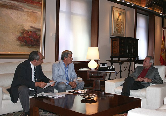 El presidente de la Comunidad recibe al presidente de la Federación de Cooperativas Agrarias (Fecoam), Santiago Martínez - 1, Foto 1