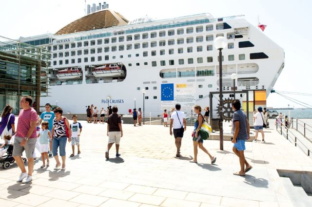 El Oceana vuelve a llenar las calles de la ciudad de turistas extranjeros - 3, Foto 3