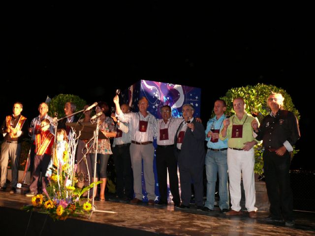 Miles de personas exaltaron las bondades del vino de Jumilla en el acto celebrado anoche - 1, Foto 1