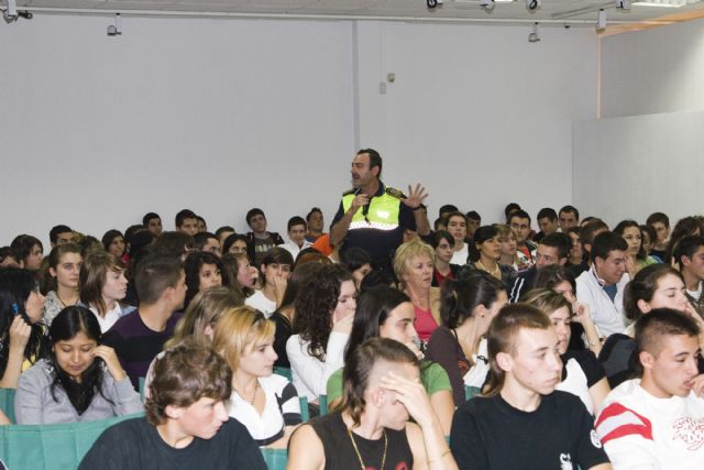 Los mayores 'refrescarán' sus conocimientos en educación vial - 1, Foto 1