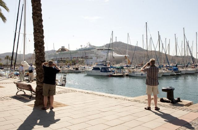 El buque inglés Oceana abre el mes con más de 2.000 turistas - 2, Foto 2