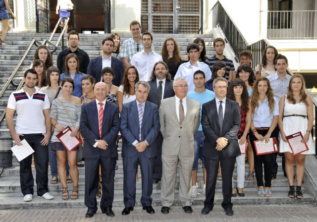 La Universidad de Murcia distingue a los alumnos de excelencia académica - 1, Foto 1