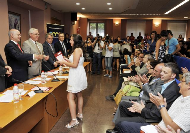 La Universidad de Murcia distingue a los alumnos de excelencia académica - 4, Foto 4