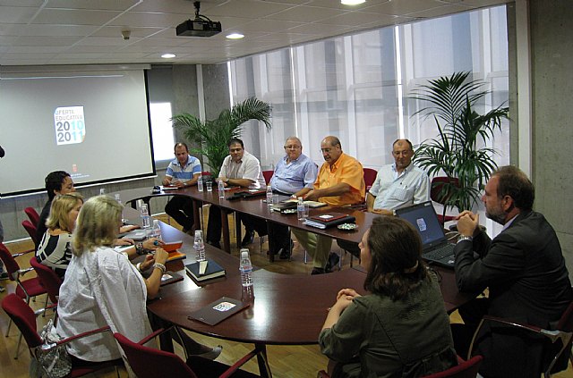 Educación recopila por primera vez en un solo libro toda la oferta educativa para ayudar a las familias en la selección de estudios y centros - 1, Foto 1