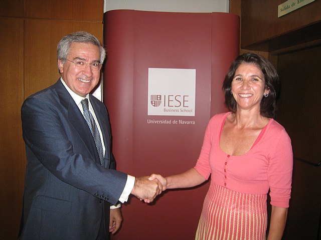 Economía compartirá conocimientos con el IESE de la Universidad de Navarra en el ámbito de la planificación estratégica de instituciones - 2, Foto 2