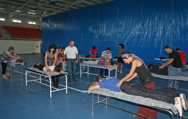 Más de una veintena de lumbrerenses se forman en técnicas de masaje a través del Espacio Joven - 1, Foto 1