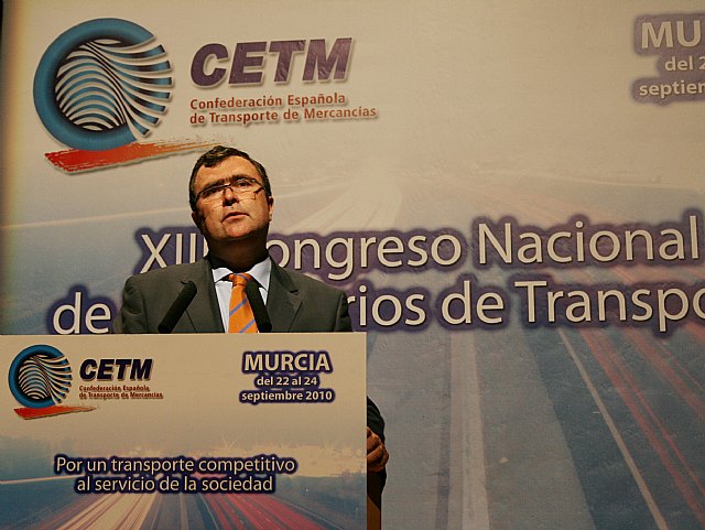 José Ballesta destaca el potencial empresarial de la Región como plataforma logística del sector del transporte por carretera - 1, Foto 1