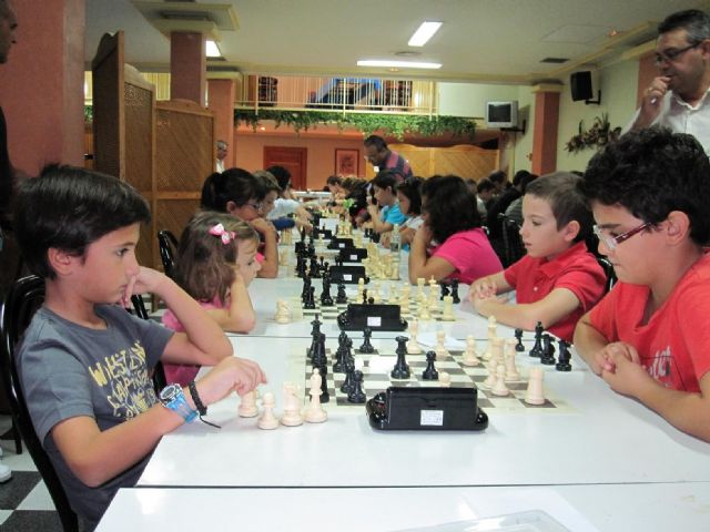 Casi medio centenar de jugadores de la región se dieron cita en el torne de ajedrez de otoño - 1, Foto 1