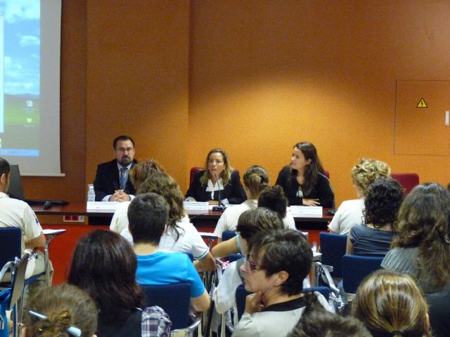 Adela Martínez-Cachá y María Dolores Sánchez inauguran el seminario 'eColideramos Juventud' con una ponencia sobre Murcia, ciudad sostenible - 1, Foto 1