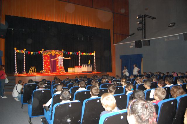 Alguazas comienza con  Panocha y su baúl cataplún el Festival de Teatro Infantil - 1, Foto 1