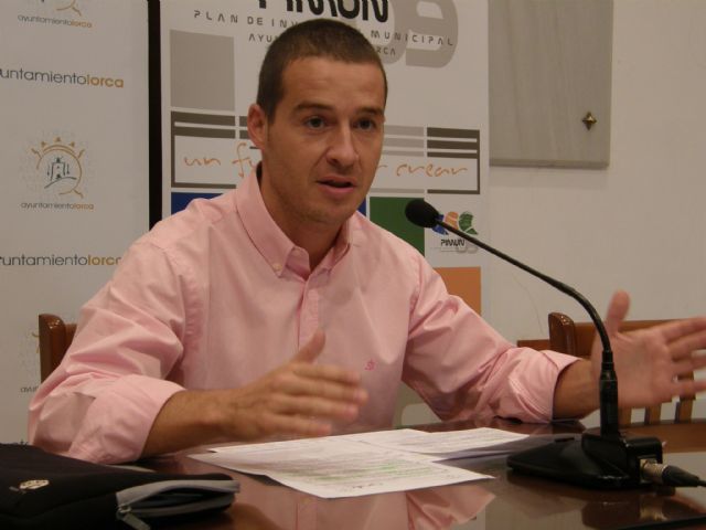 El presupuesto municipal para 2011 prevé aumentar las medidas para luchar contra el paro y realizar nuevos recortes en el gasto corriente - 1, Foto 1