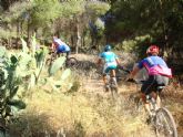 La concejala de Deportes organiza una ruta de bicicleta de montaña por las calas de Mazarrn