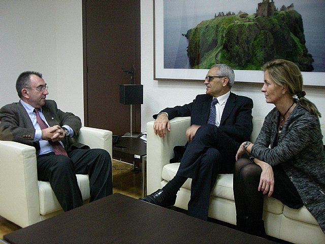 El consejero de Justicia y Seguridad Ciudadana recibe al delegado territorial de la ONCE en Murcia, Agustín Aguilera - 1, Foto 1