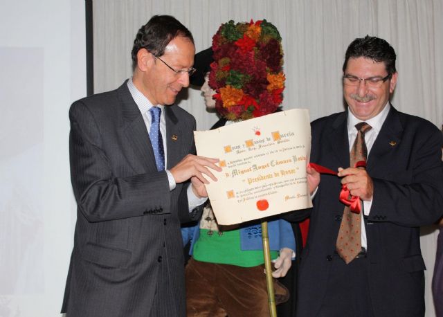 El grupo de Coros y Danzas Francisco Salzillo elige Presidente de Honor al Alcalde Cámara por entregar su día a día a engrandecer a Murcia - 1, Foto 1