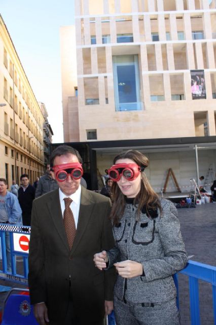 Los escolares murcianos sienten los efectos del alcohol al conducir con unas gafas especiales proporcionadas por la Policía Local - 2, Foto 2