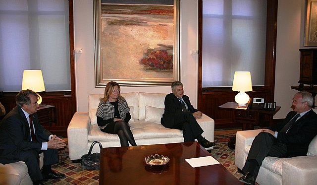 El presidente de la Comunidad recibe a la nueva directora general de la CAM, Carmen Amoros - 1, Foto 1