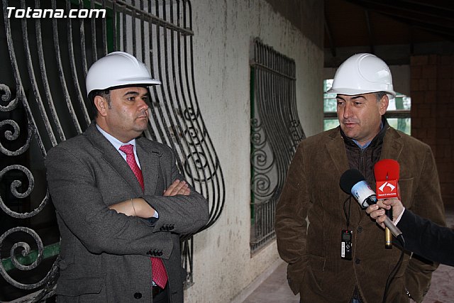 El alcalde y el concejal de Fomento y Empleo visitan las obras de restauracin de la Casa de las Monjas - 49