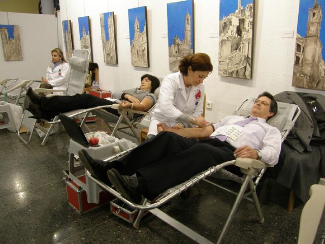 El Alcalde de Lorca da ejemplo donando sangre y anima a los lorquinos a colaborar con el II Maratón Ser Solidarios - 1, Foto 1