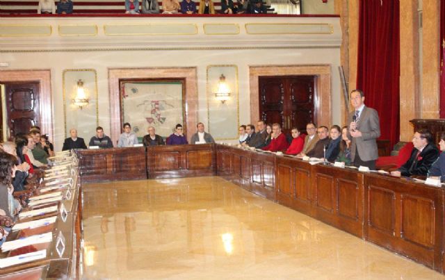 El Alcalde Cámara firma convenios con los 26 institutos que permitirán que sus 23.500 alumnos participen en actividades extraescolares - 1, Foto 1