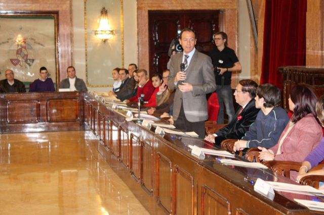 El Alcalde Cámara firma convenios con los 26 institutos que permitirán que sus 23.500 alumnos participen en actividades extraescolares - 3, Foto 3