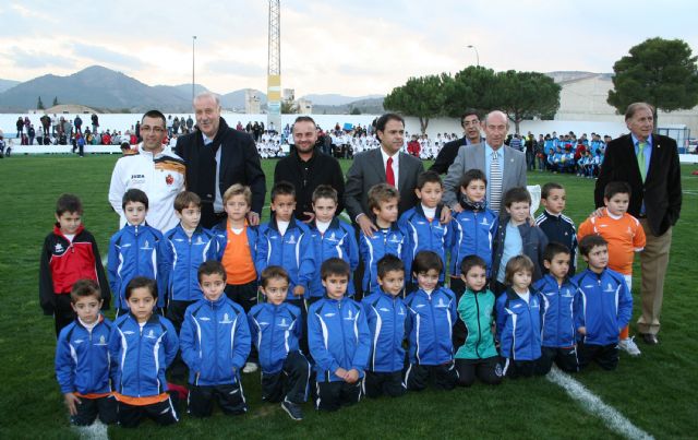 Del Bosque inaugura el nuevo campo de fútbol de césped natural del Complejo Deportivo El Almarjal 'Javier Miñano Espín' - 1, Foto 1