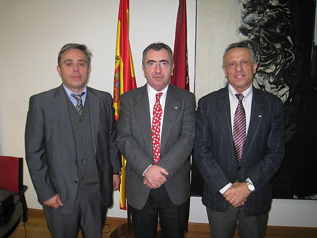 Reunión del consejero Manuel Campos con miembros de Cruz Roja - 1, Foto 1